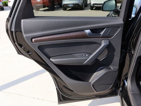 Used 2022 Audi Q5 2.0T Premium w/ Convenience Package image 17