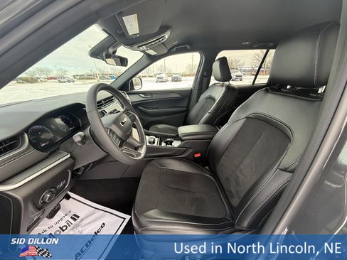 Used 2025 Jeep Grand Cherokee Altitude image 19