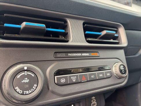 Used 2025 Ford Maverick Lobo AWD/4WD image 17