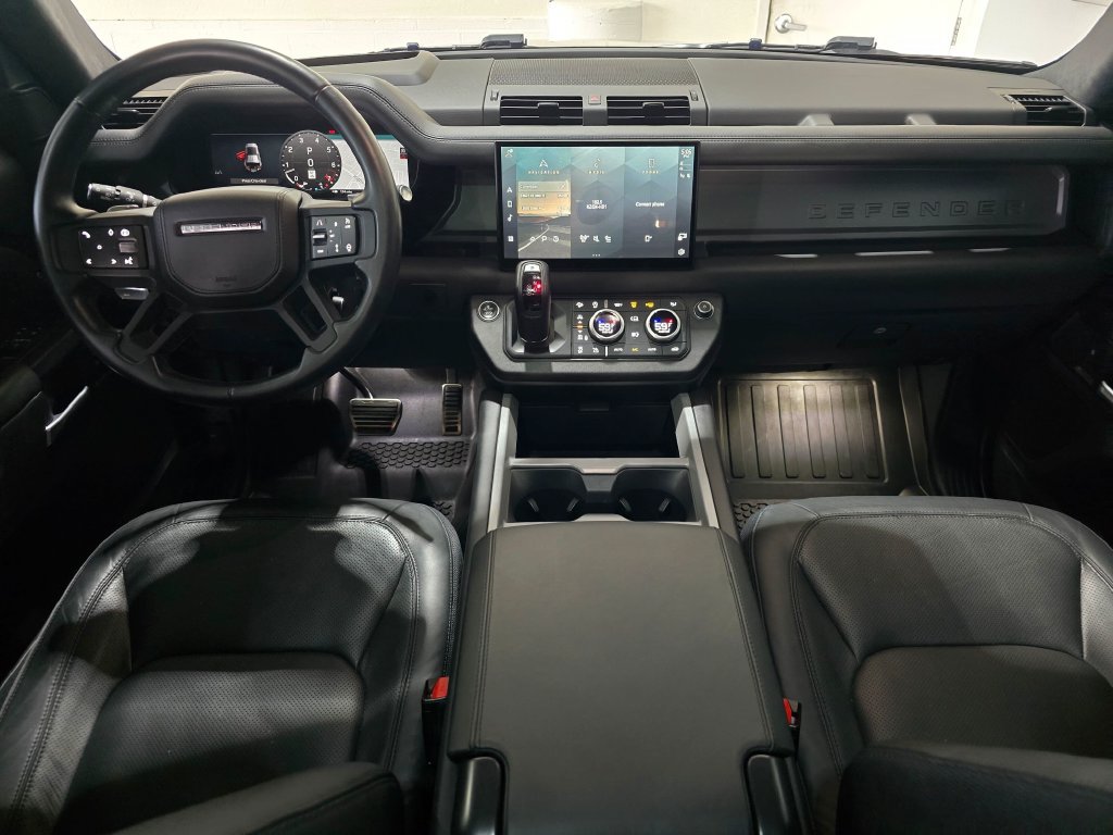 Used 2025 Land Rover Defender 110 V8 AWD/4WD image 9