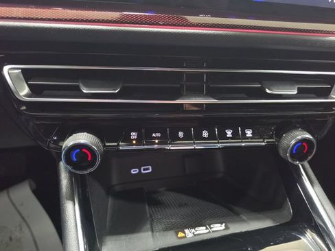 Used 2025 Chevrolet Traverse RS AWD/4WD image 15