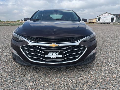 Used 2021 Chevrolet Malibu LT FWD image 2
