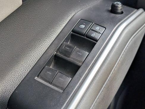 Used 2020 Toyota Highlander XLE image 22