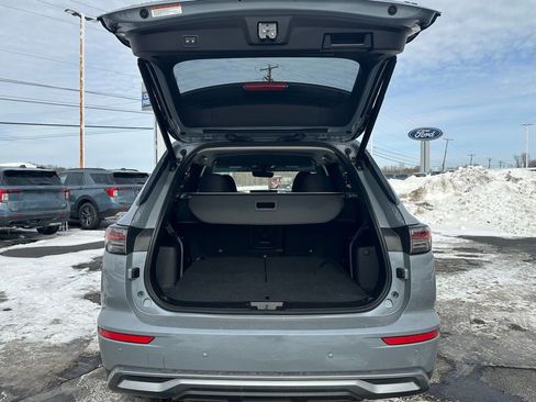 Used 2025 Mitsubishi Outlander SE image 5