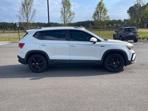 Used 2023 Volkswagen Taos SE image 9