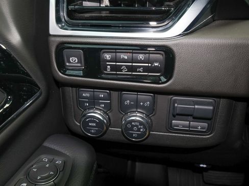 Used 2025 GMC Yukon XL Denali w/ Denali Reserve Package AWD/4WD image 35