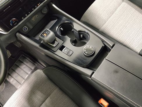 Used 2022 Nissan Rogue SV image 26