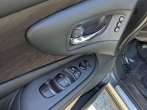 Certified 2024 Nissan Murano Platinum w/ Cargo Package image 12