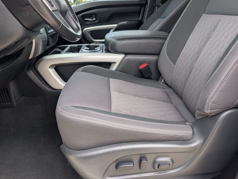 Used 2021 Nissan Titan SV w/ SV Convenience Package RWD image 15