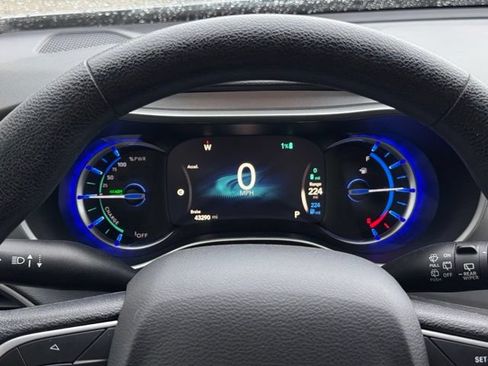 Used 2019 Chrysler Pacifica Touring Plus FWD image 31