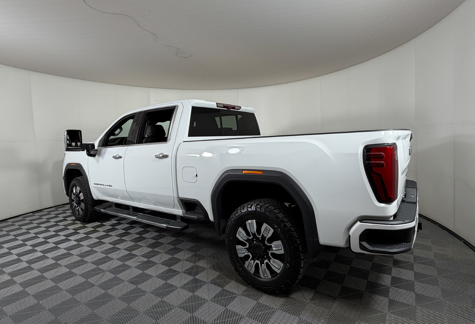 Used 2024 GMC Sierra 2500 Denali w/ Denali Reserve Package AWD/4WD image 3