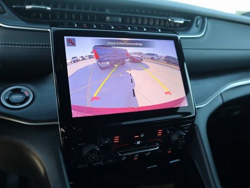 New 2025 Jeep Grand Cherokee Limited image 6