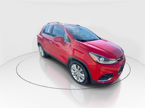 Used 2017 Chevrolet Trax Premier w/ Driver Confidence II Package image 2