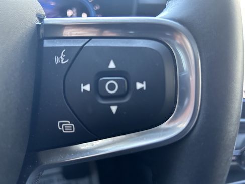 Certified 2025 Volvo XC40 B5 Plus image 25