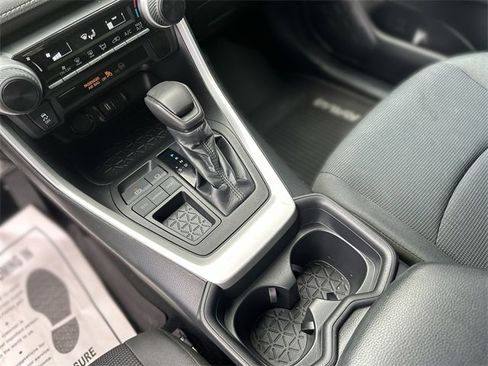 Used 2021 Toyota RAV4 LE image 22