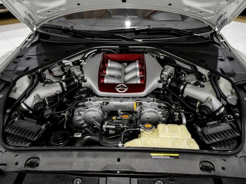 Used 2021 Nissan GT-R Premium image 42