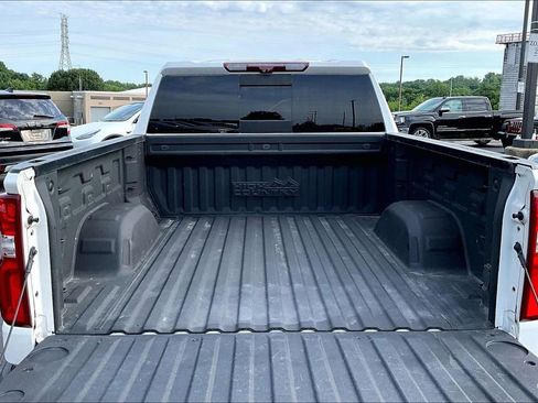 Used 2021 Chevrolet Silverado 1500 High Country w/ Technology Package AWD/4WD image 9