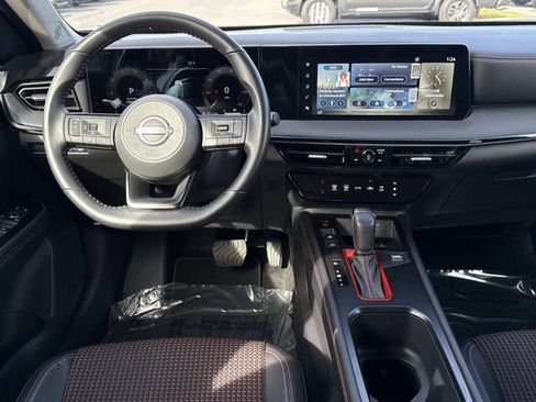 Certified 2025 Nissan Kicks SR image 8