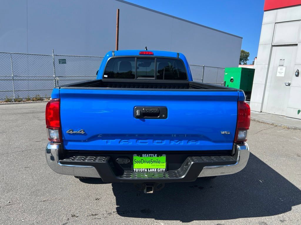 Certified 2021 Toyota Tacoma SR5 AWD/4WD image 5