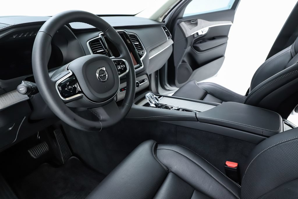 Used 2025 Volvo XC90 B6 Ultra w/ Protection Package AWD/4WD image 19