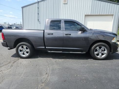 Used 2018 RAM 1500 Express w/ Express Value Package AWD/4WD image 4