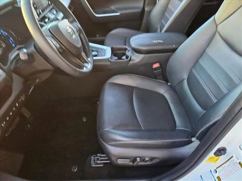 Used 2019 Toyota RAV4 Limited image 14