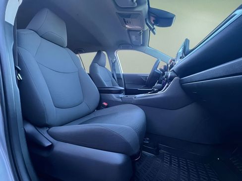 Used 2019 Toyota RAV4 LE image 14