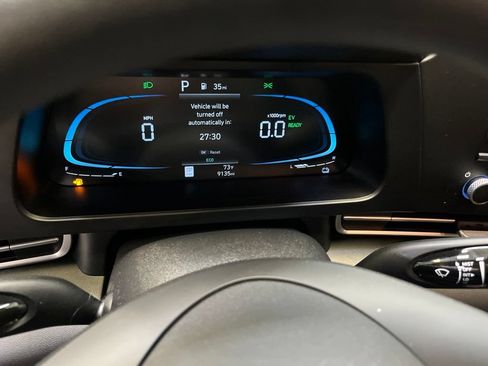 Used 2025 Hyundai Elantra Hybrid FWD image 15