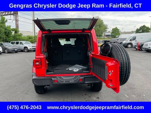 Certified 2025 Jeep Wrangler Unlimited Sahara AWD/4WD image 31