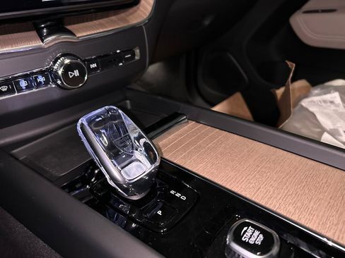 New 2026 Volvo XC60 B5 Plus w/ Protection Package Premier image 18