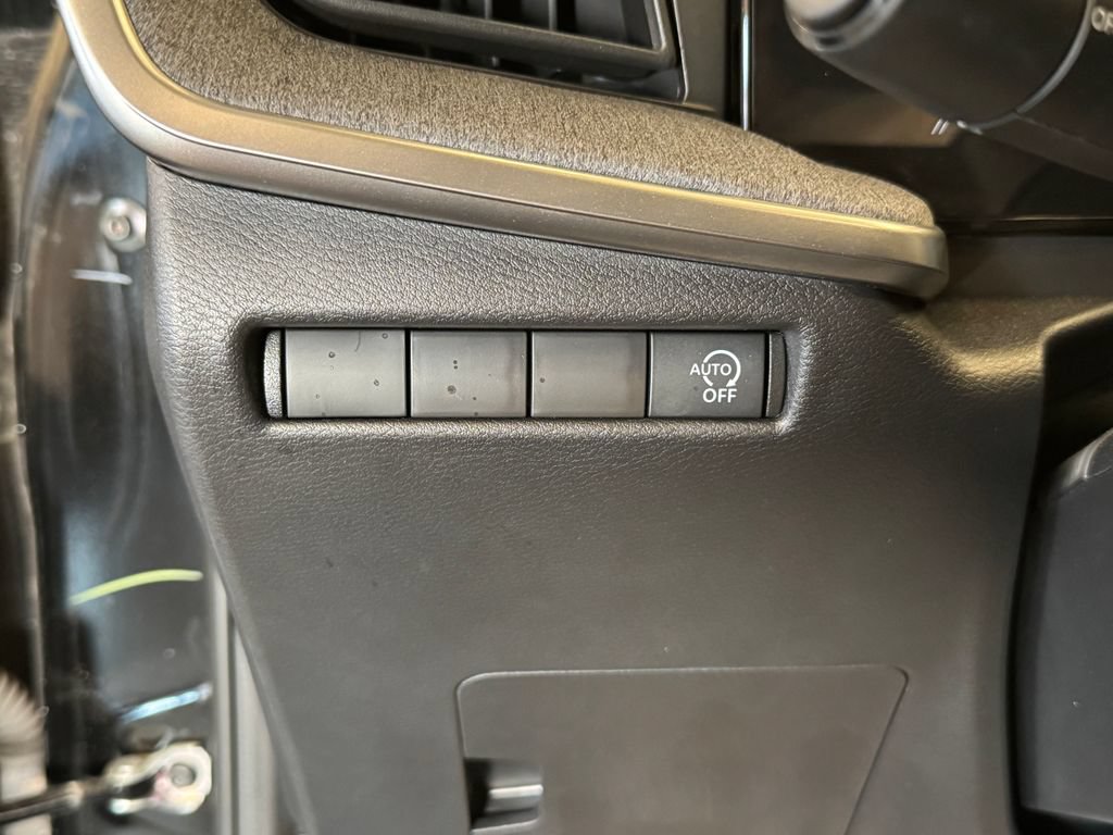 Used 2025 Nissan Kicks SV FWD image 18