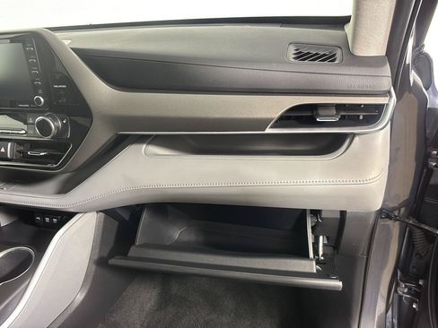 Used 2021 Toyota Highlander XLE AWD/4WD image 27