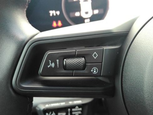 Used 2022 Porsche Taycan image 35