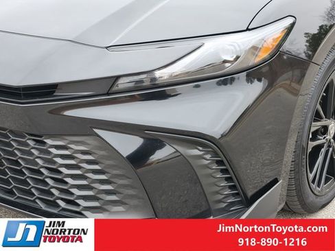 Used 2025 Toyota Camry SE image 10