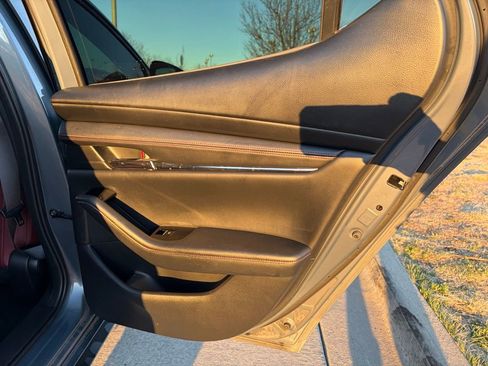 Used 2024 MAZDA MAZDA3 s image 17