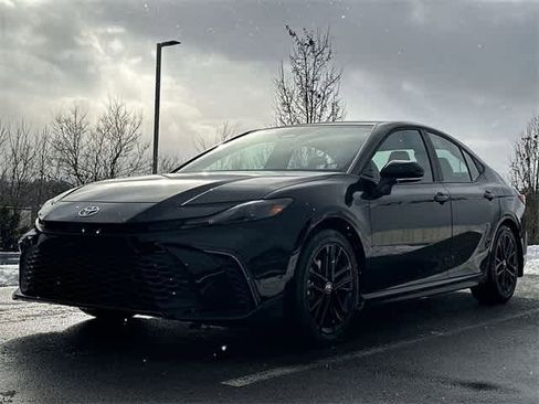 Used 2025 Toyota Camry SE image 27