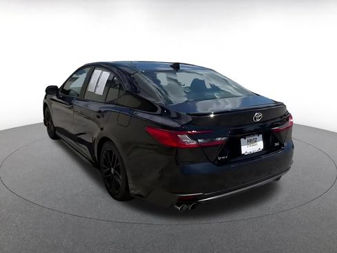 Used 2025 Toyota Camry SE FWD image 11