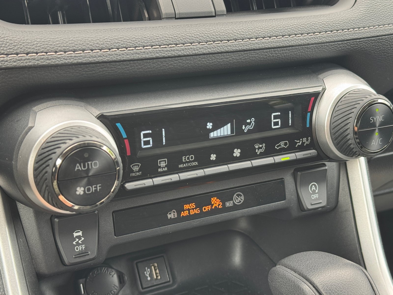 Used 2024 Toyota RAV4 XLE FWD image 4