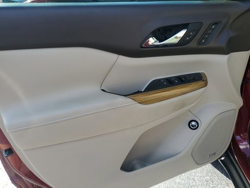 Used 2018 GMC Acadia Denali w/ Technology Package image 8