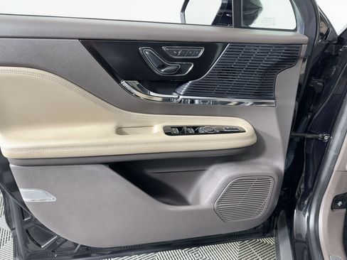 Used 2021 Lincoln Corsair Standard w/ Equipment Group 101A image 13