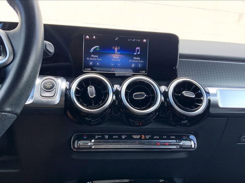 Used 2020 Mercedes-Benz GLB 250 image 34