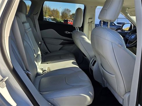 Used 2019 Jeep Cherokee Limited w/ Luxury Group image 16