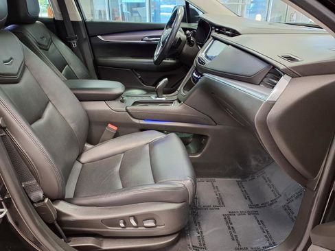 Used 2017 Cadillac XT5 Premium Luxury FWD image 9