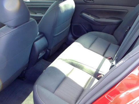 Used 2024 Nissan Altima 2.5 SV FWD image 6