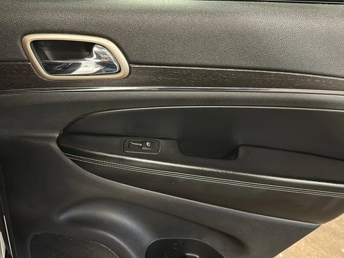 Used 2017 Jeep Grand Cherokee Limited w/ Trailer Tow Group IV image 16