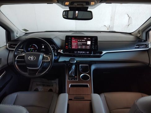 Used 2022 Toyota Sienna XLE w/ XLE Plus Package FWD image 30