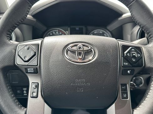 Used 2021 Toyota Tacoma TRD Off-Road w/ Technology Package AWD/4WD image 21