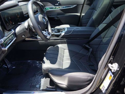 Used 2026 BMW 750e xDrive w/ Premium Package AWD/4WD image 13