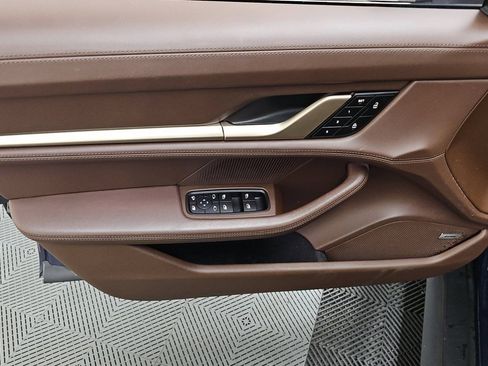 Used 2022 Porsche Taycan 4S image 9