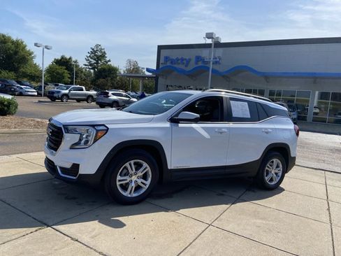 Used 2024 GMC Terrain SLE w/ Driver Convenience Package FWD image 6